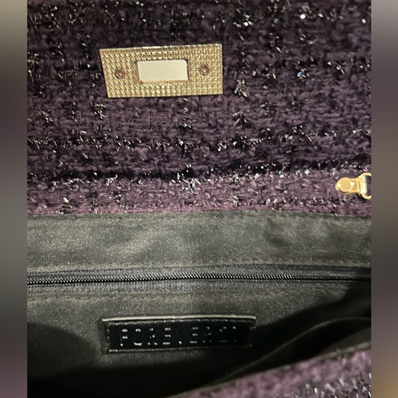 Elegant lilac crossbody wallet with chain and clasp - Picture 3 of 6